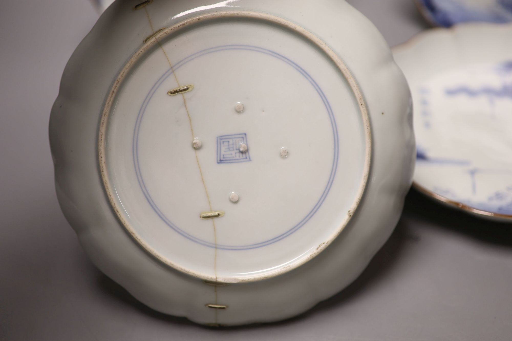 A set of four 17th century Japanese Arita blue and white plates, diameter 21cm